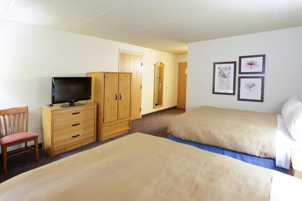 Queen Room with Two Queen Beds - Non-Smoking interior